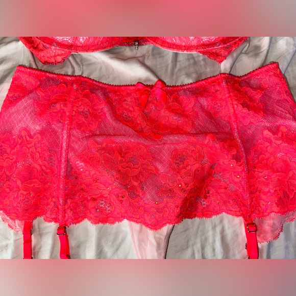 VS Bombshell 2 piece set! - Picture 5 of 5